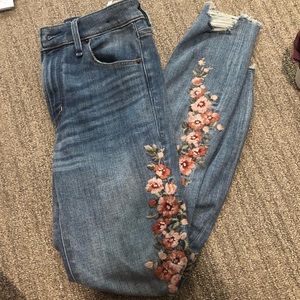 NWT Abercrombie high rise jeans with floral